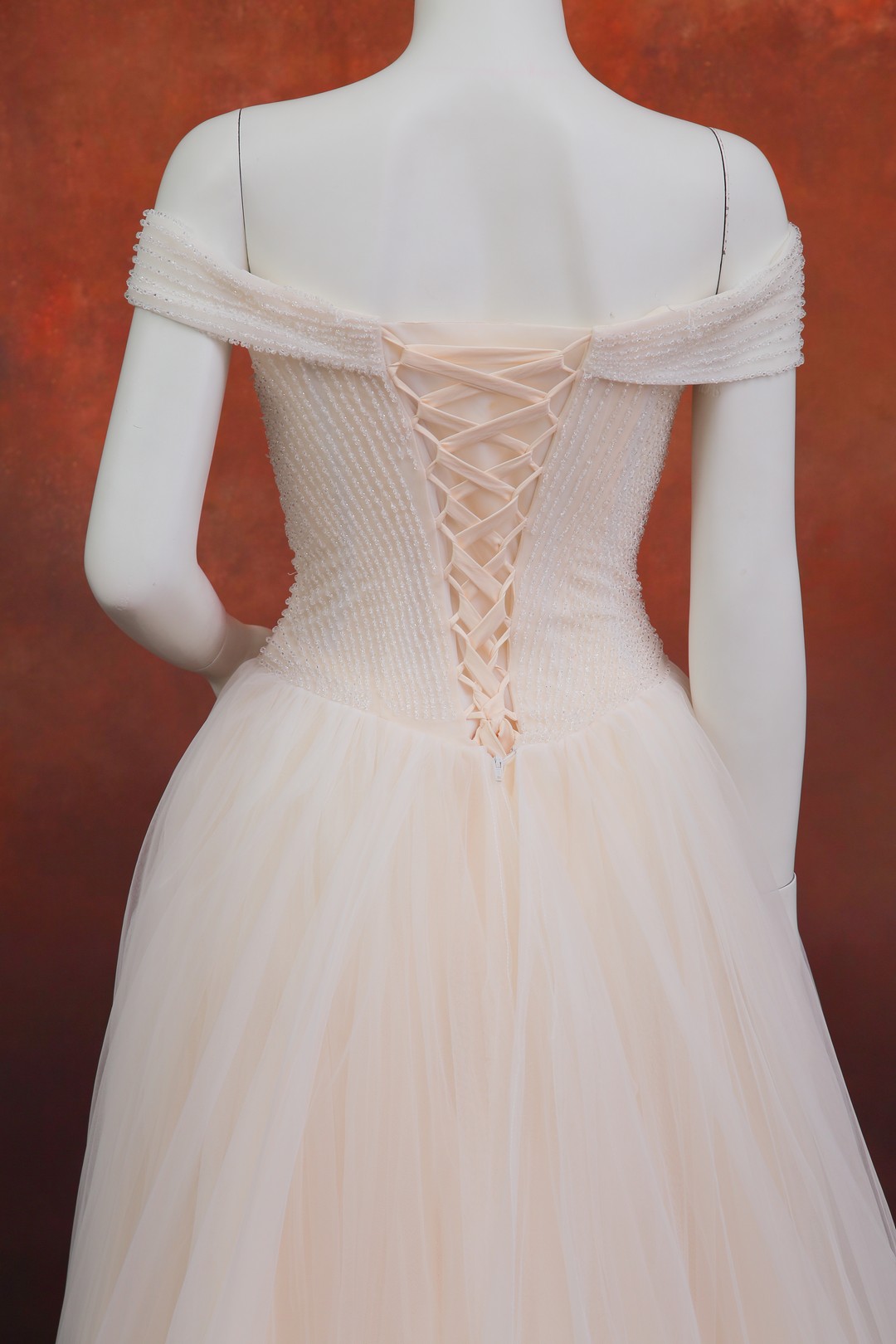 拍照類白紗,宴客類白紗,宴客白紗,類白紗,輕婚紗,婚紗禮服,白紗禮服,禮服租借,白紗款式,類白紗推薦,婚禮白紗