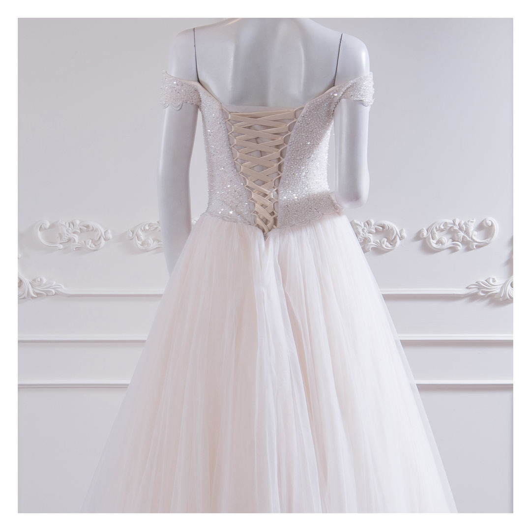 拍照類白紗,宴客類白紗,宴客白紗,類白紗,輕婚紗,婚紗禮服,白紗禮服,禮服租借,白紗款式,類白紗推薦,婚禮白紗