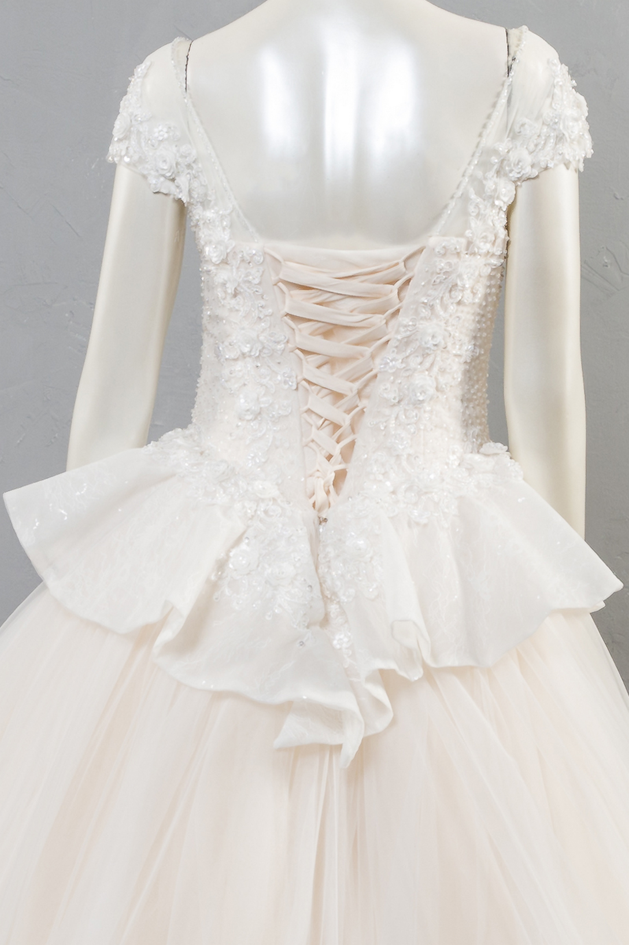 拍照類白紗,宴客類白紗,宴客白紗,類白紗,輕婚紗,婚紗禮服,白紗禮服,禮服租借,白紗款式,類白紗推薦,婚禮白紗