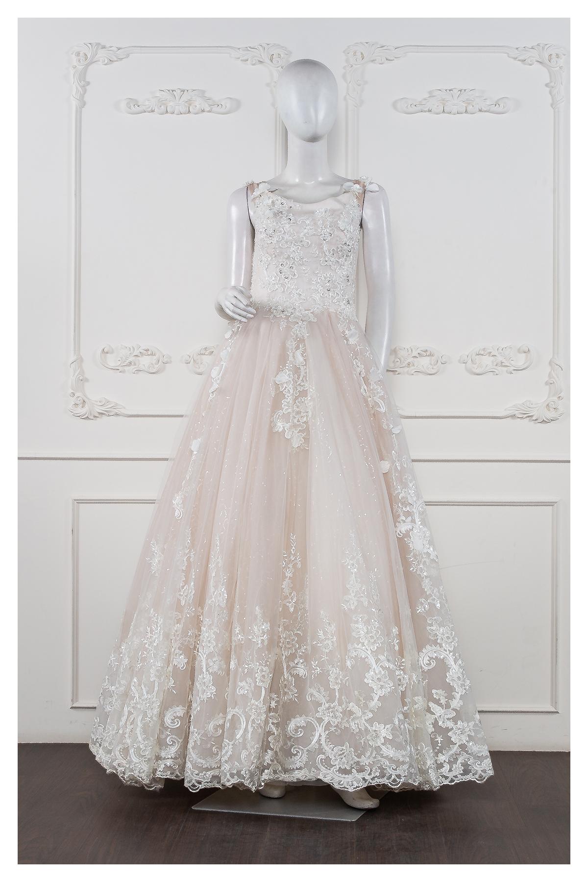 拍照類白紗,宴客類白紗,宴客白紗,類白紗,輕婚紗,婚紗禮服,白紗禮服,禮服租借,白紗款式,類白紗推薦,婚禮白紗