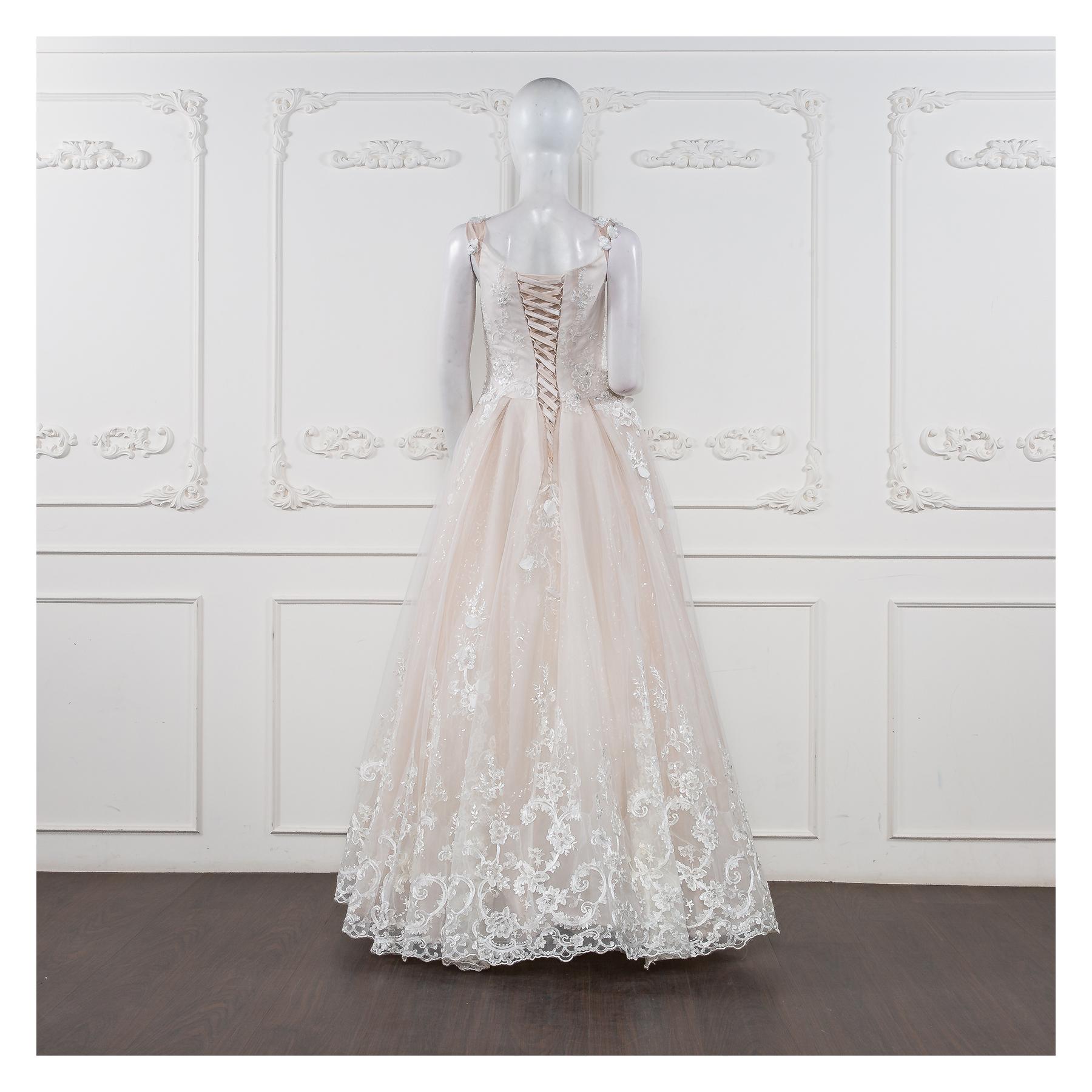 拍照類白紗,宴客類白紗,宴客白紗,類白紗,輕婚紗,婚紗禮服,白紗禮服,禮服租借,白紗款式,類白紗推薦,婚禮白紗