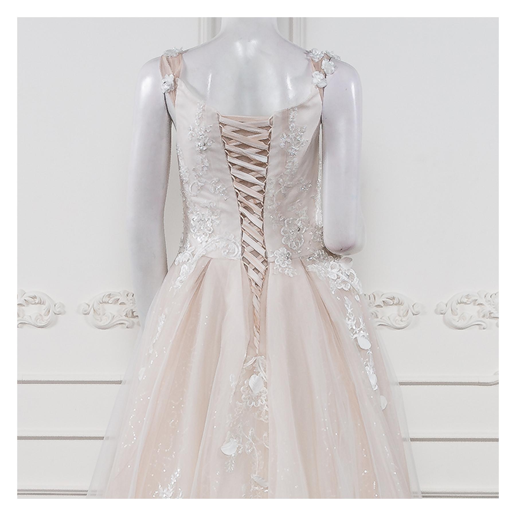 拍照類白紗,宴客類白紗,宴客白紗,類白紗,輕婚紗,婚紗禮服,白紗禮服,禮服租借,白紗款式,類白紗推薦,婚禮白紗