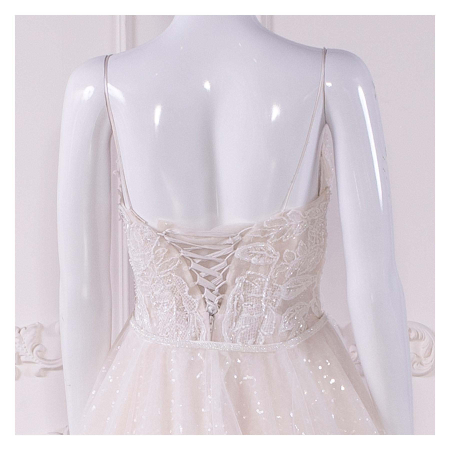 拍照類白紗,宴客類白紗,宴客白紗,類白紗,輕婚紗,婚紗禮服,白紗禮服,禮服租借,白紗款式,類白紗推薦,婚禮白紗