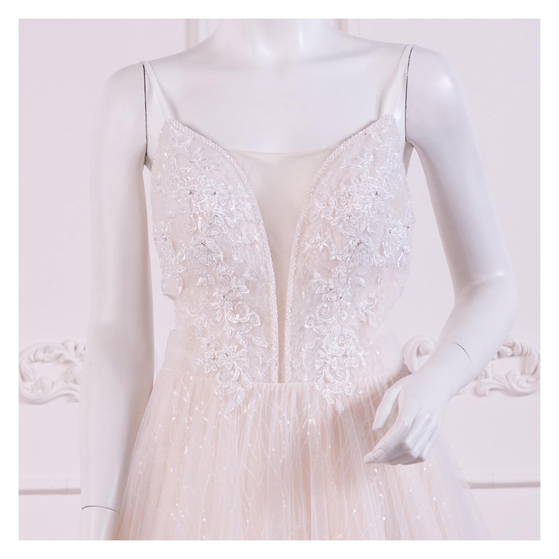 拍照類白紗,宴客類白紗,宴客白紗,類白紗,輕婚紗,婚紗禮服,白紗禮服,禮服租借,白紗款式,類白紗推薦,婚禮白紗