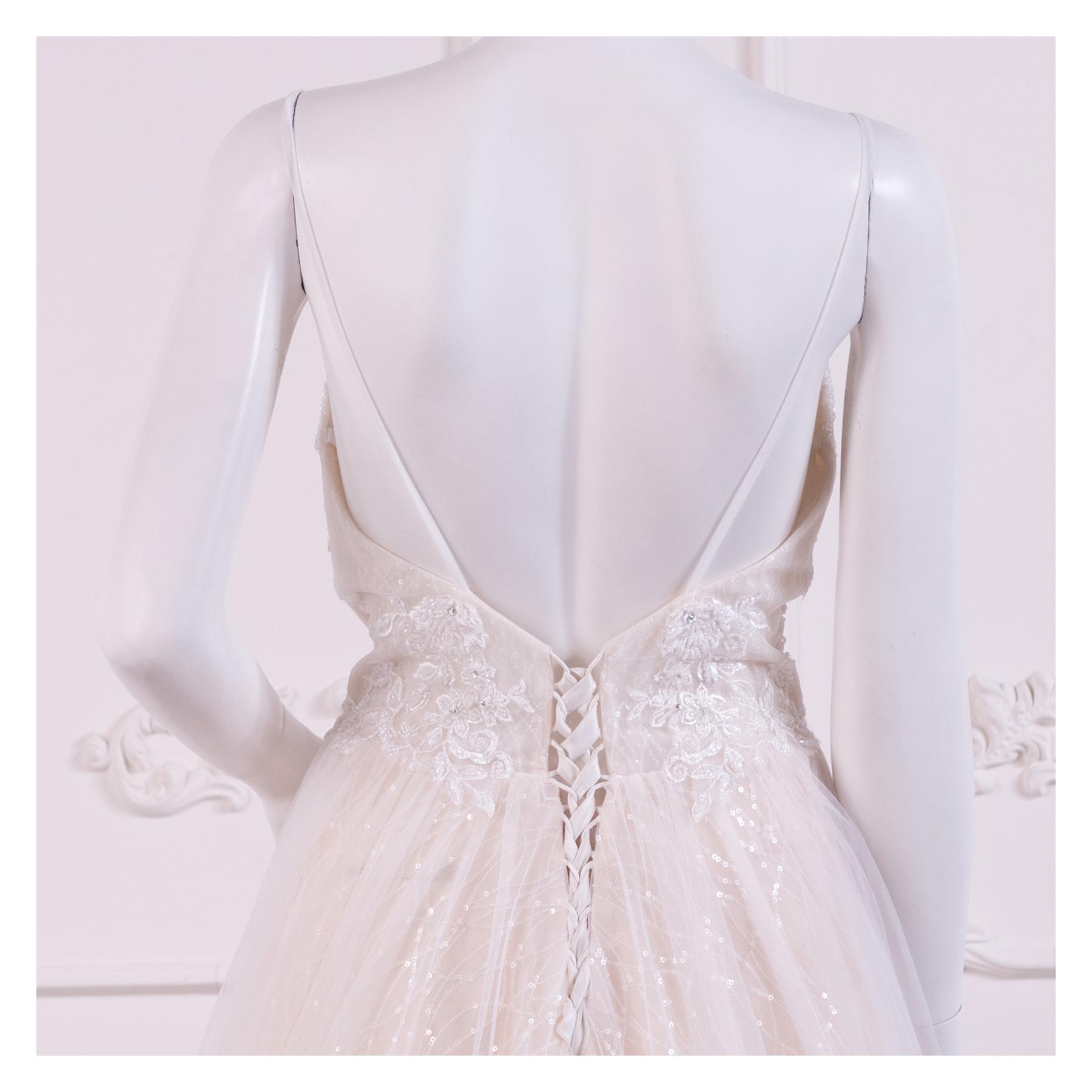 拍照類白紗,宴客類白紗,宴客白紗,類白紗,輕婚紗,婚紗禮服,白紗禮服,禮服租借,白紗款式,類白紗推薦,婚禮白紗