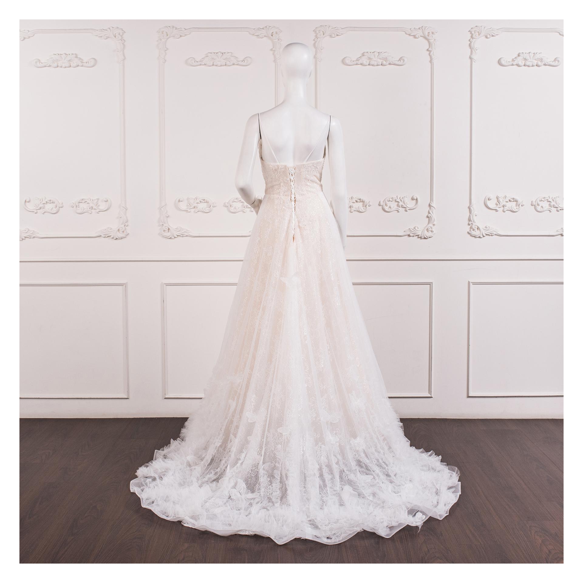 拍照類白紗,宴客類白紗,宴客白紗,類白紗,輕婚紗,婚紗禮服,白紗禮服,禮服租借,白紗款式,類白紗推薦,婚禮白紗