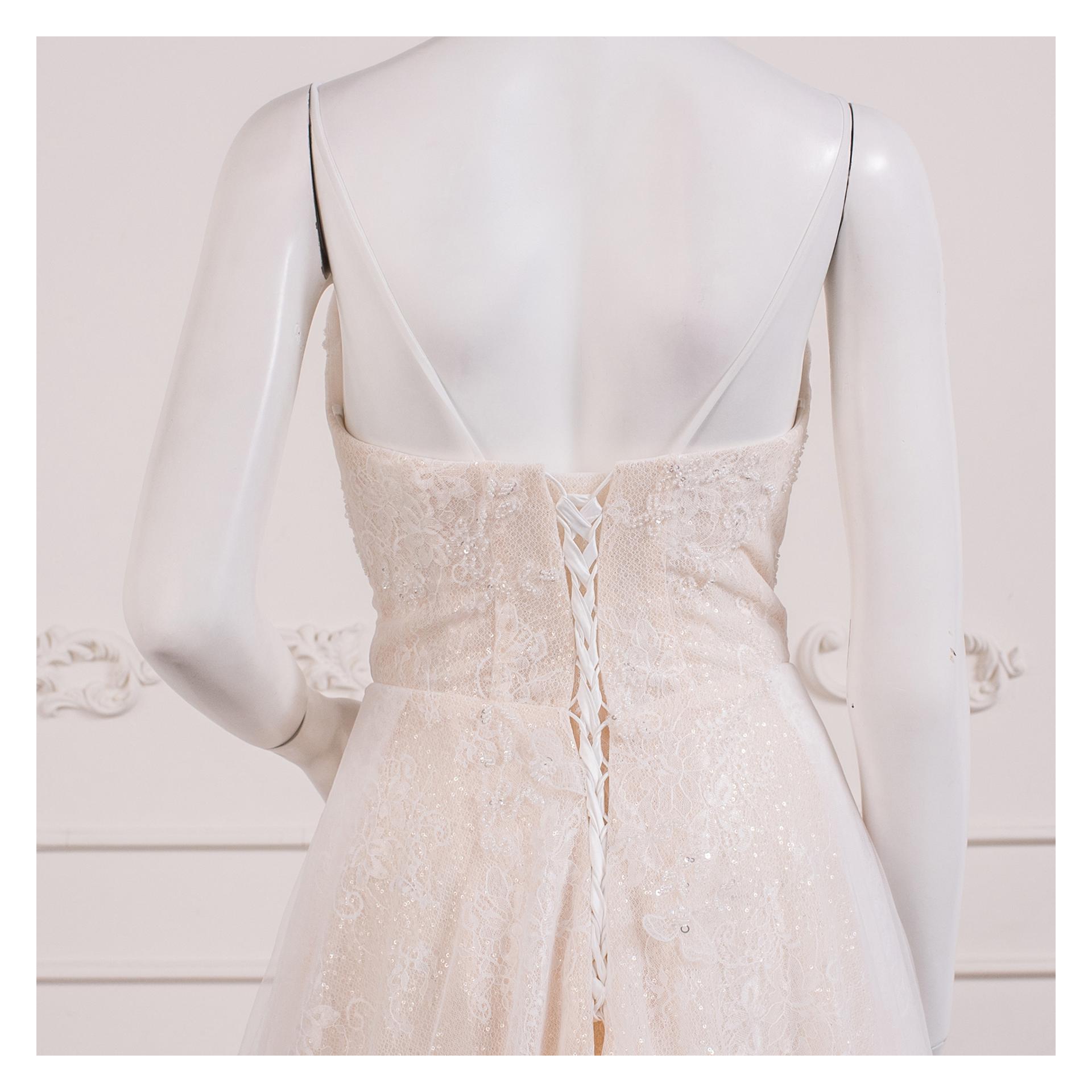 拍照類白紗,宴客類白紗,宴客白紗,類白紗,輕婚紗,婚紗禮服,白紗禮服,禮服租借,白紗款式,類白紗推薦,婚禮白紗