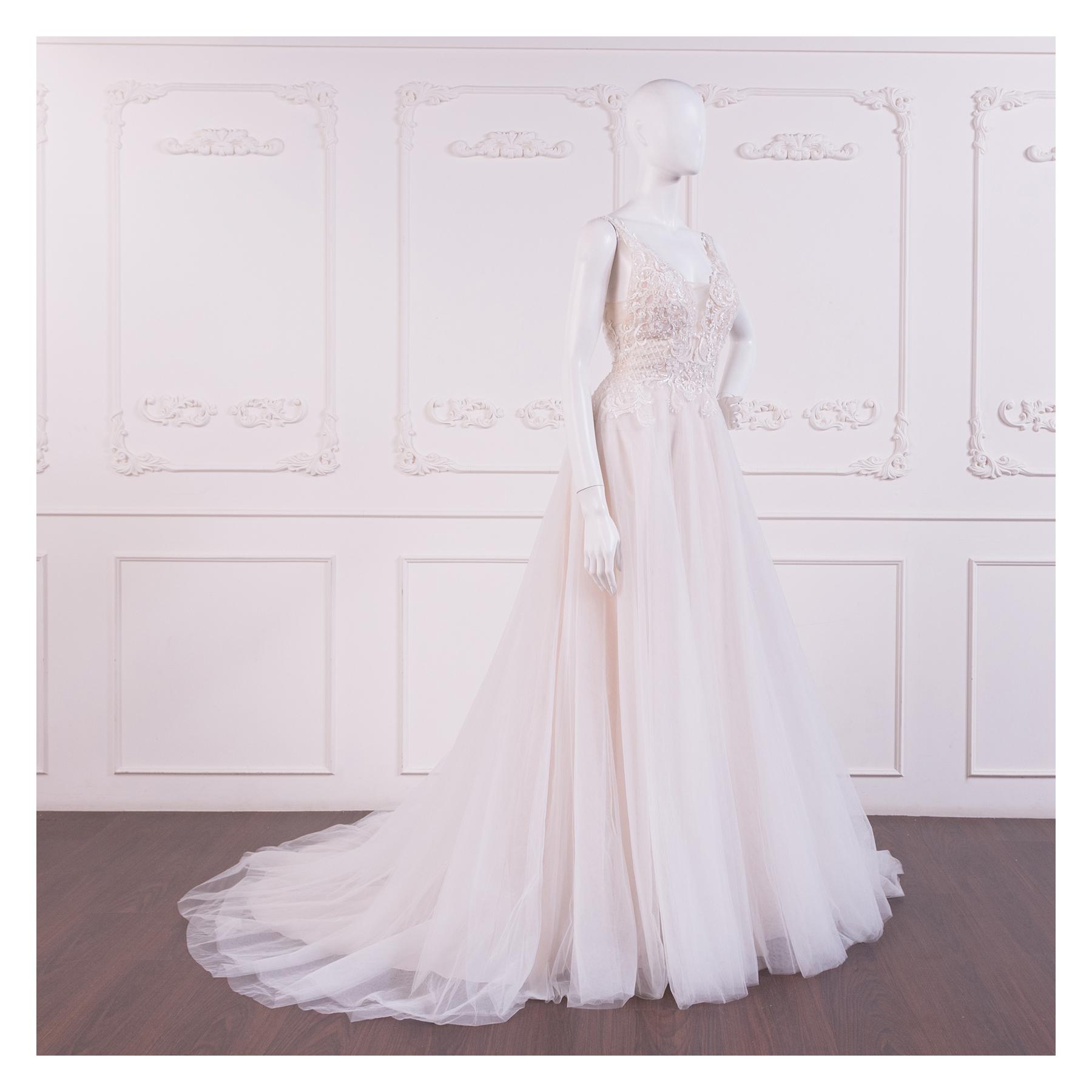 拍照類白紗,宴客類白紗,宴客白紗,類白紗,輕婚紗,婚紗禮服,白紗禮服,禮服租借,白紗款式,類白紗推薦,婚禮白紗