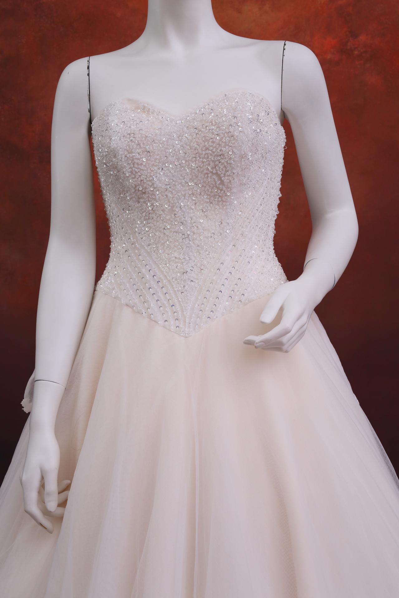 拍照類白紗,宴客類白紗,宴客白紗,類白紗,輕婚紗,婚紗禮服,白紗禮服,禮服租借,白紗款式,類白紗推薦,婚禮白紗