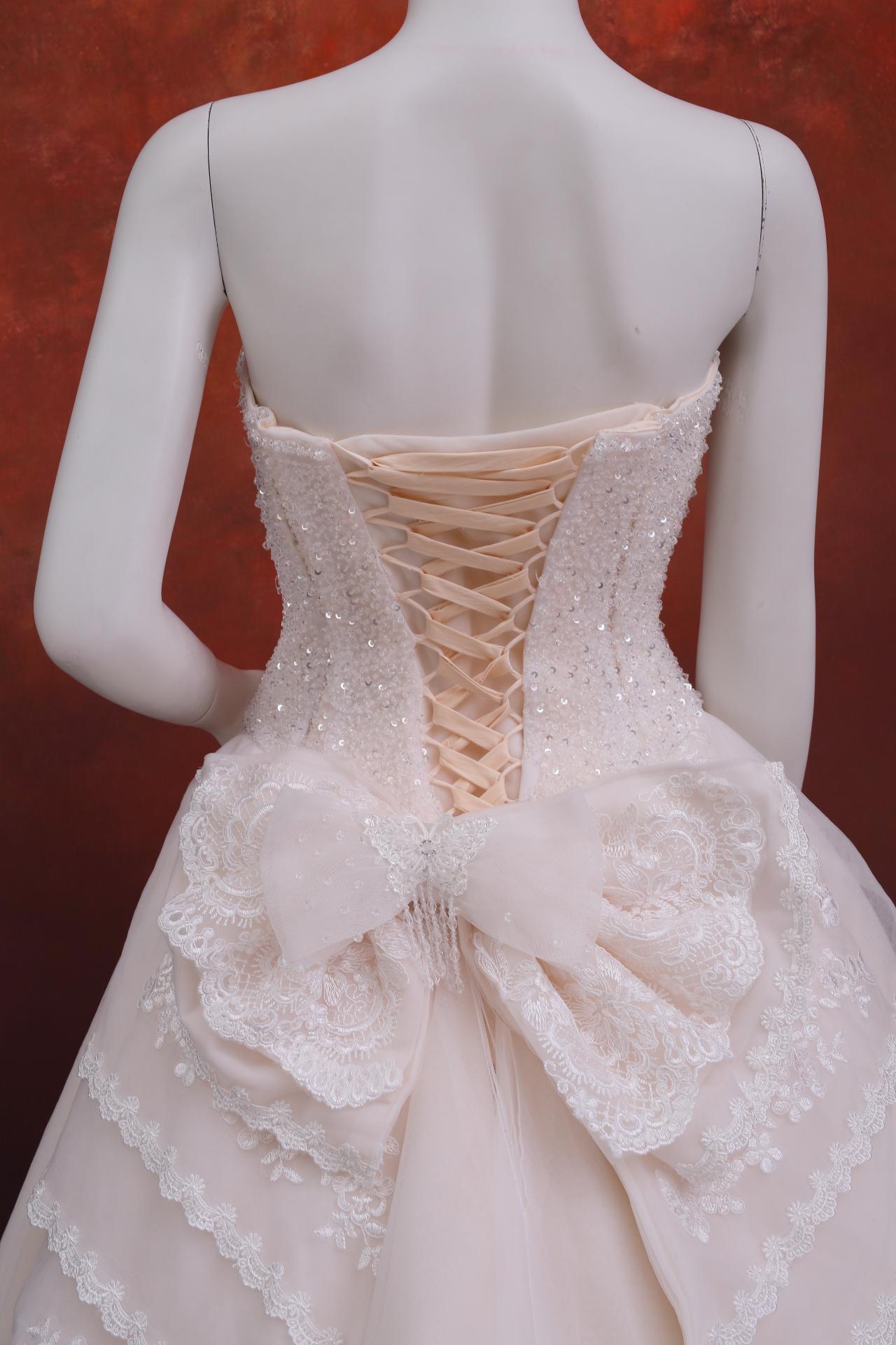 拍照類白紗,宴客類白紗,宴客白紗,類白紗,輕婚紗,婚紗禮服,白紗禮服,禮服租借,白紗款式,類白紗推薦,婚禮白紗