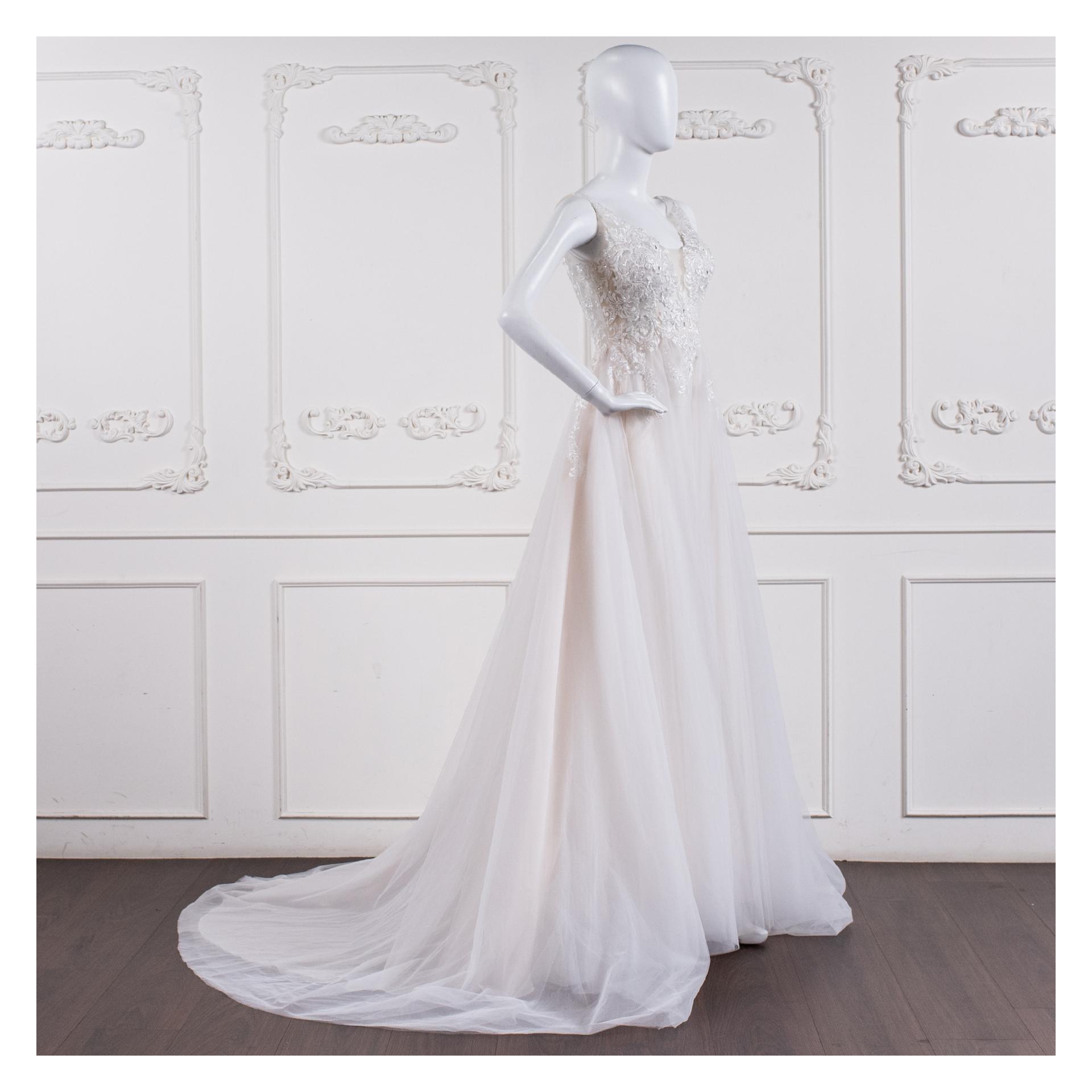 拍照類白紗,宴客類白紗,宴客白紗,類白紗,輕婚紗,婚紗禮服,白紗禮服,禮服租借,白紗款式,類白紗推薦,婚禮白紗