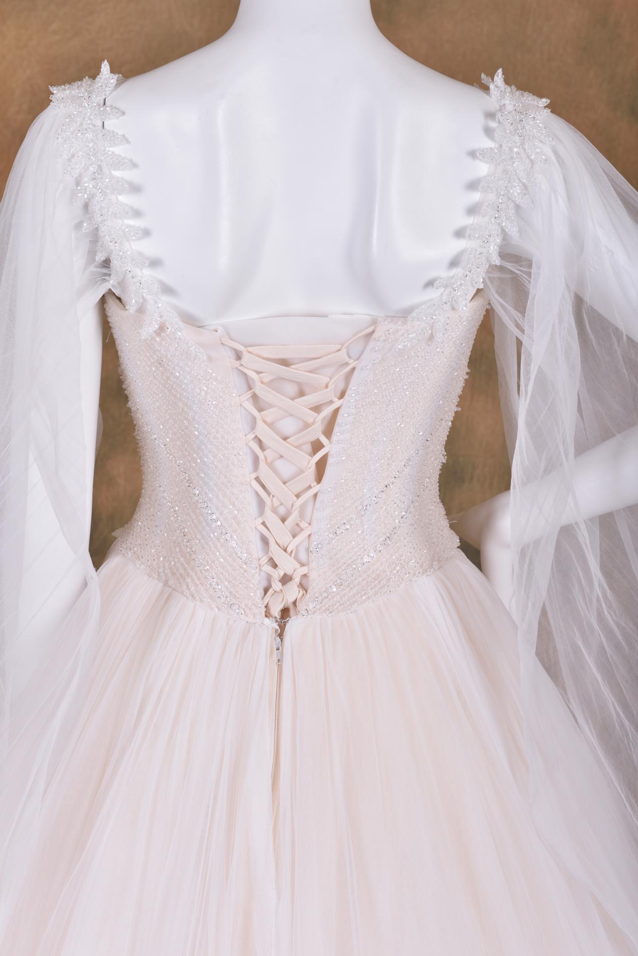 拍照類白紗,宴客類白紗,宴客白紗,類白紗,輕婚紗,婚紗禮服,白紗禮服,禮服租借,白紗款式,類白紗推薦,婚禮白紗