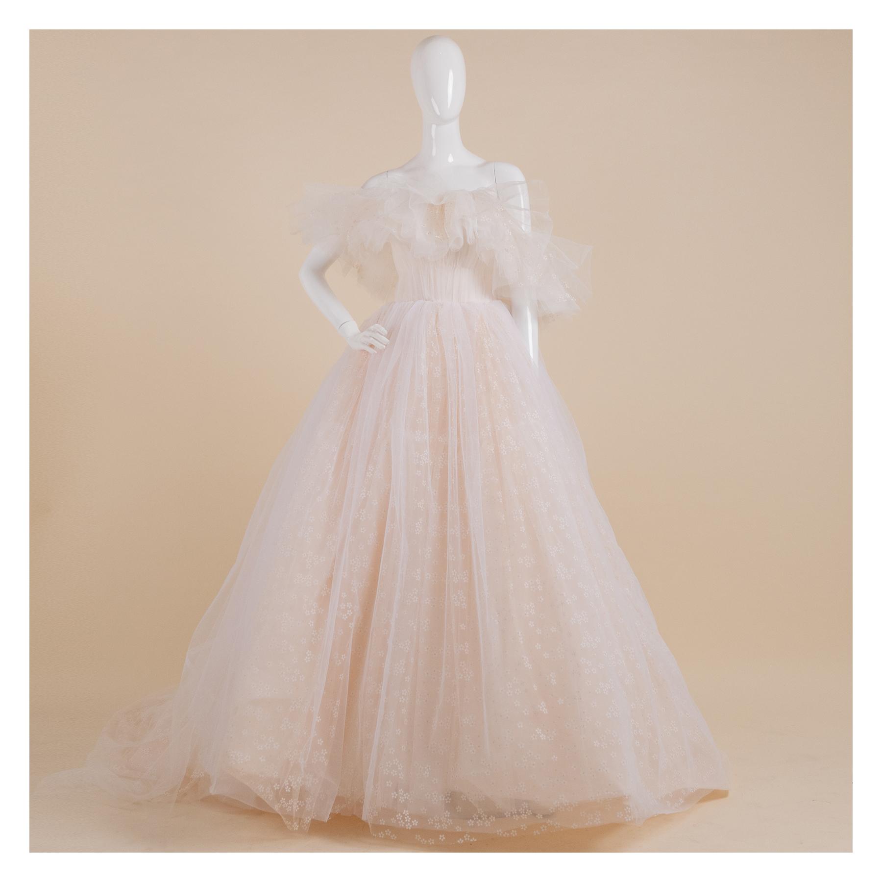 拍照類白紗,宴客類白紗,宴客白紗,類白紗,輕婚紗,婚紗禮服,白紗禮服,禮服租借,白紗款式,類白紗推薦,婚禮白紗