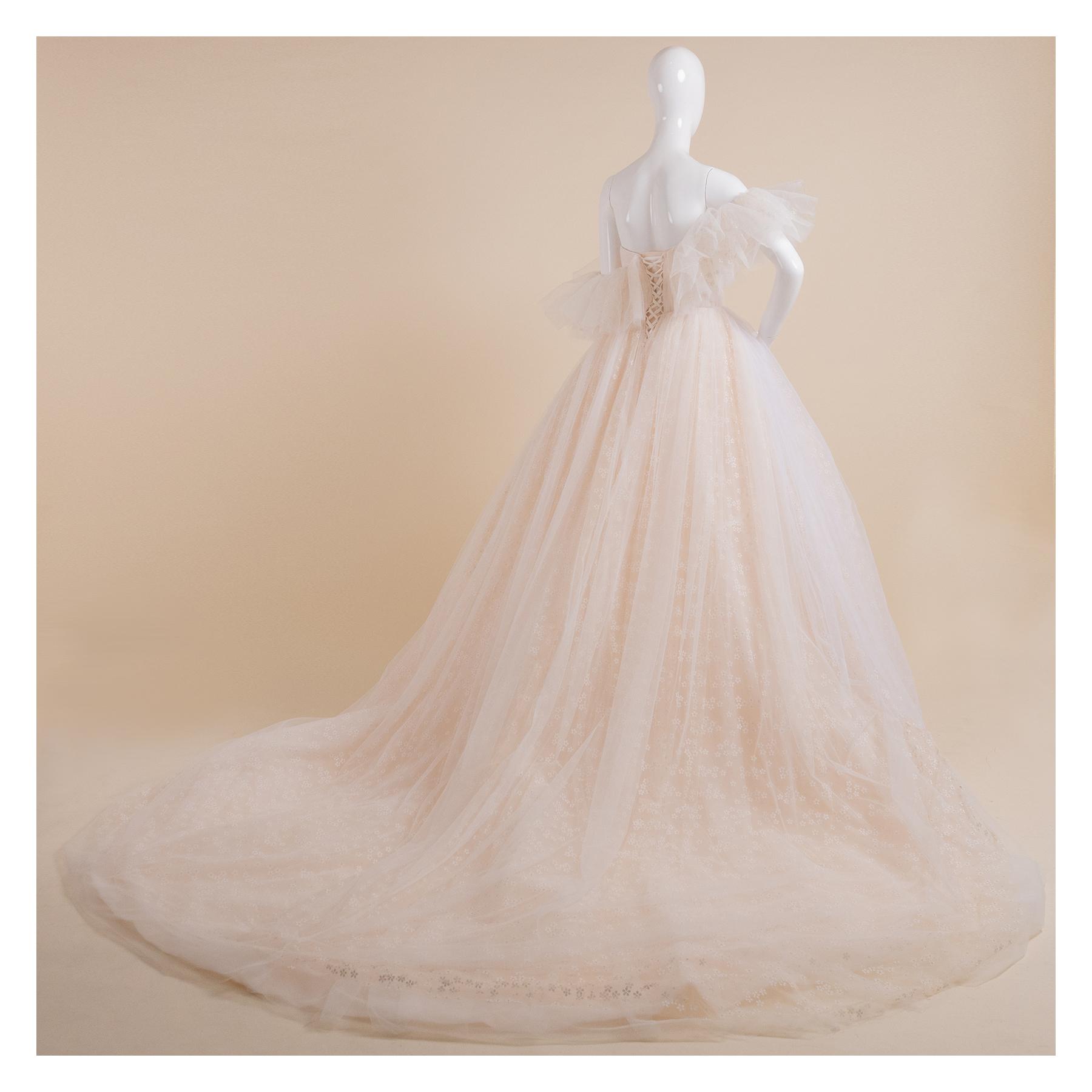 拍照類白紗,宴客類白紗,宴客白紗,類白紗,輕婚紗,婚紗禮服,白紗禮服,禮服租借,白紗款式,類白紗推薦,婚禮白紗