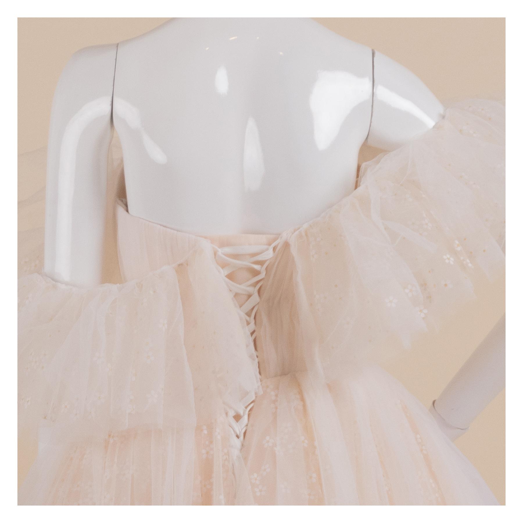 拍照類白紗,宴客類白紗,宴客白紗,類白紗,輕婚紗,婚紗禮服,白紗禮服,禮服租借,白紗款式,類白紗推薦,婚禮白紗