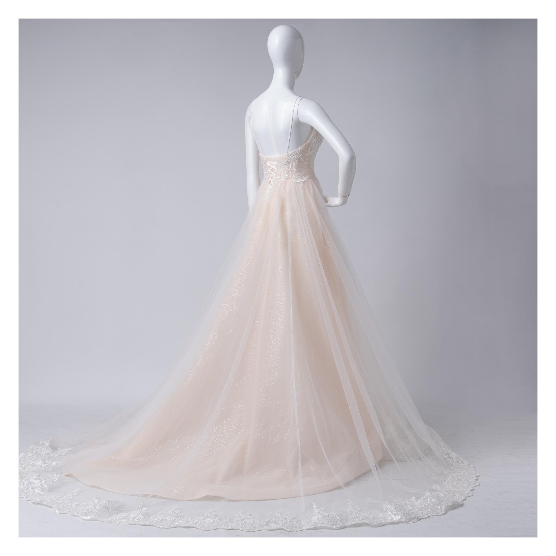 拍照類白紗,宴客類白紗,宴客白紗,類白紗,輕婚紗,婚紗禮服,白紗禮服,禮服租借,白紗款式,類白紗推薦,婚禮白紗