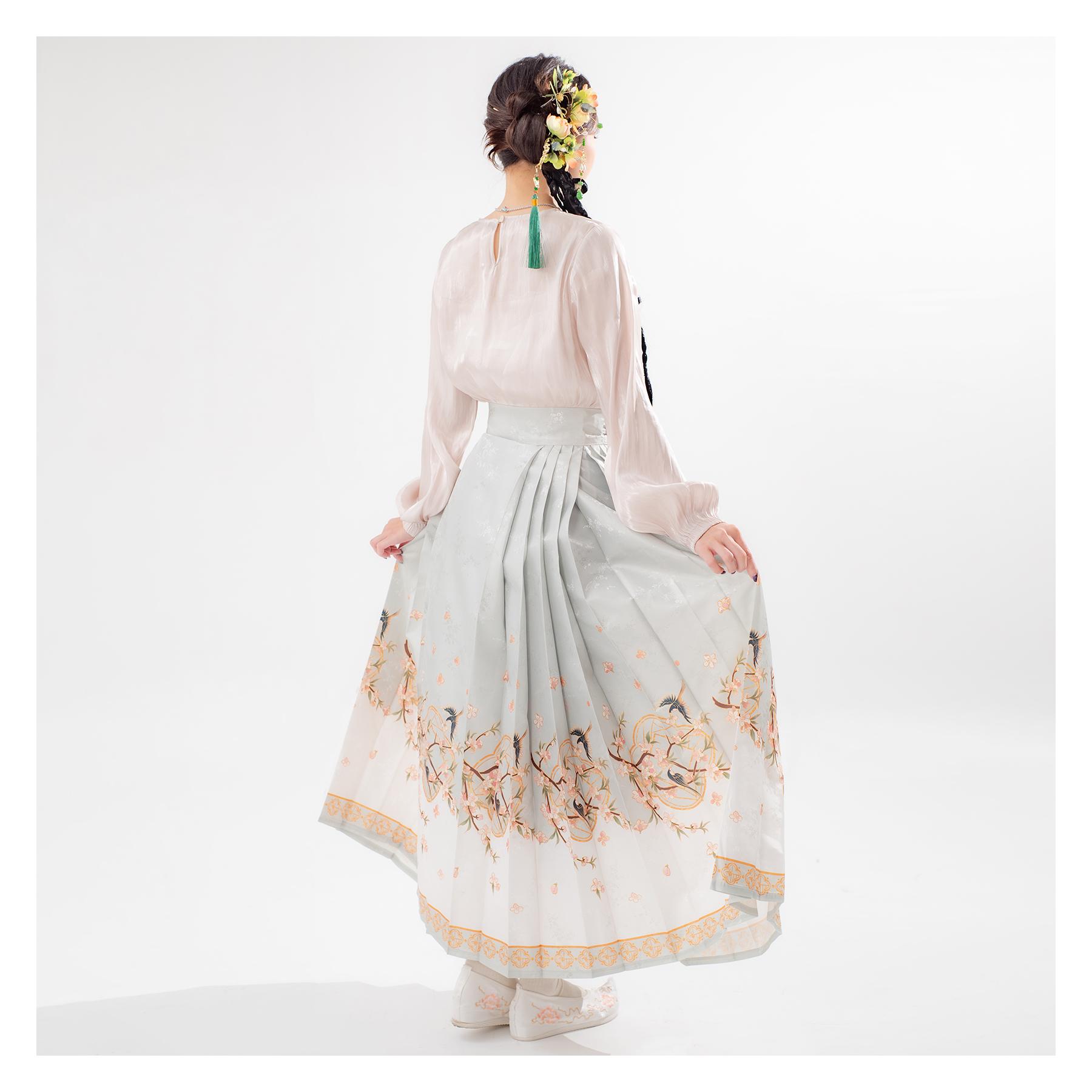 馬面裙,馬面裙租借,中式婚服,中式禮服,宋制婚服,復古婚禮造型,中式婚禮穿搭,中式拍照服,漢服婚禮,中式婚紗攝影,古風婚禮,馬面裙推薦