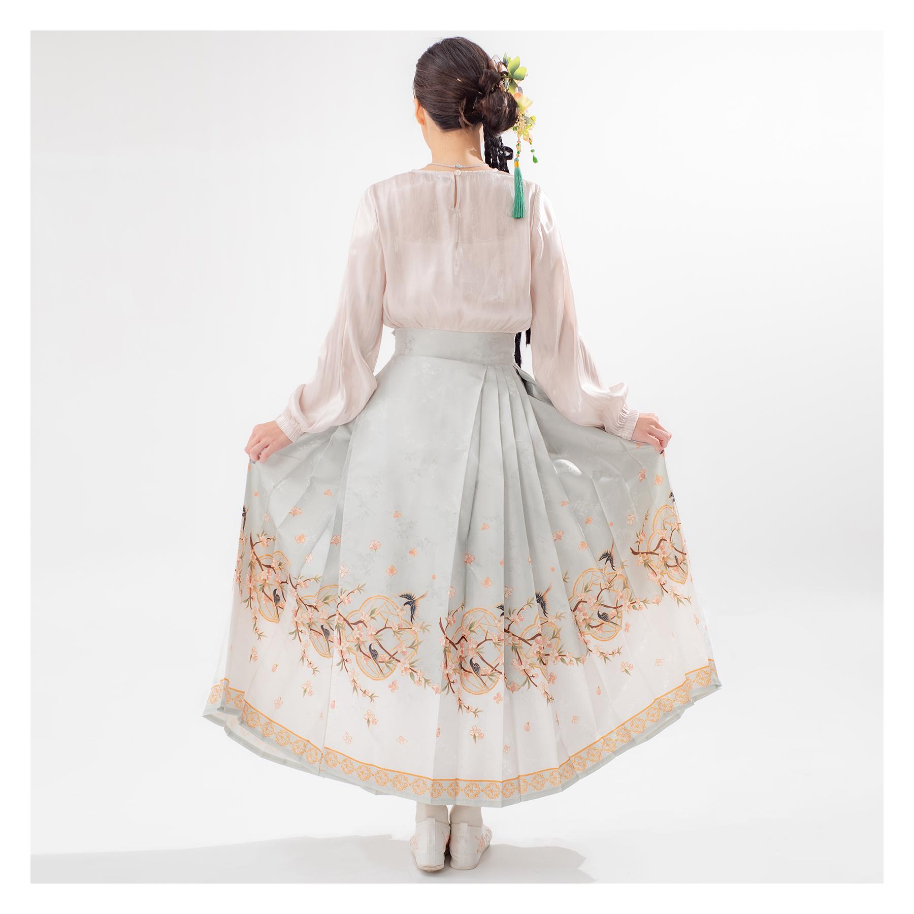 馬面裙,馬面裙租借,中式婚服,中式禮服,宋制婚服,復古婚禮造型,中式婚禮穿搭,中式拍照服,漢服婚禮,中式婚紗攝影,古風婚禮,馬面裙推薦