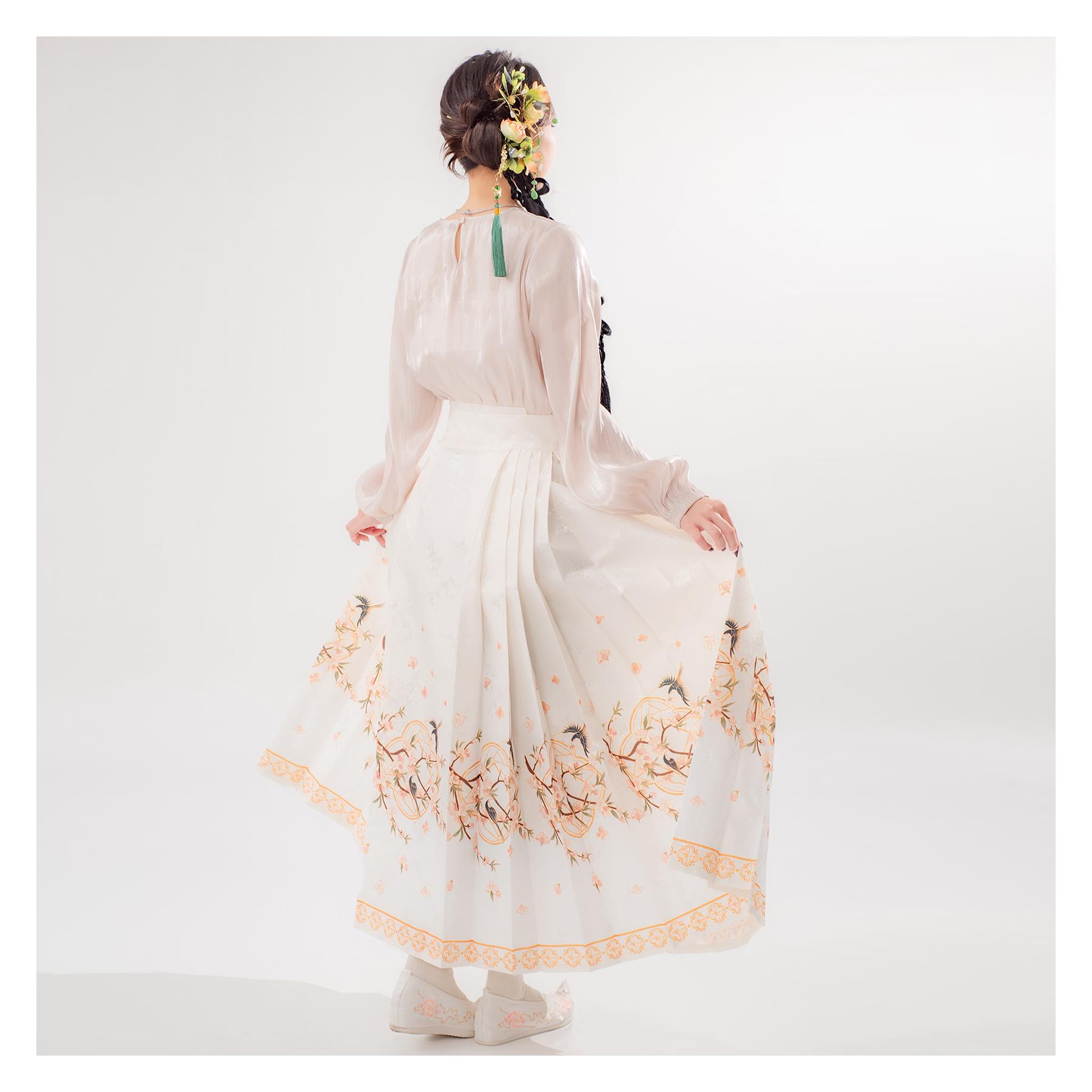 馬面裙,馬面裙租借,中式婚服,中式禮服,宋制婚服,復古婚禮造型,中式婚禮穿搭,中式拍照服,漢服婚禮,中式婚紗攝影,古風婚禮,馬面裙推薦