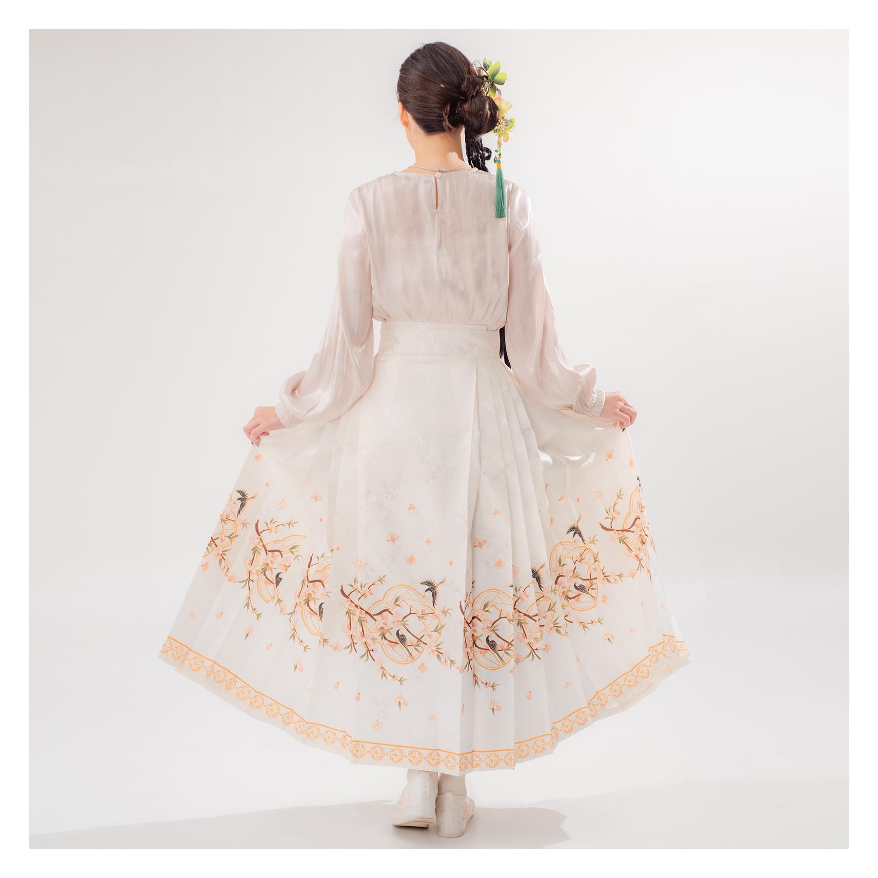 馬面裙,馬面裙租借,中式婚服,中式禮服,宋制婚服,復古婚禮造型,中式婚禮穿搭,中式拍照服,漢服婚禮,中式婚紗攝影,古風婚禮,馬面裙推薦