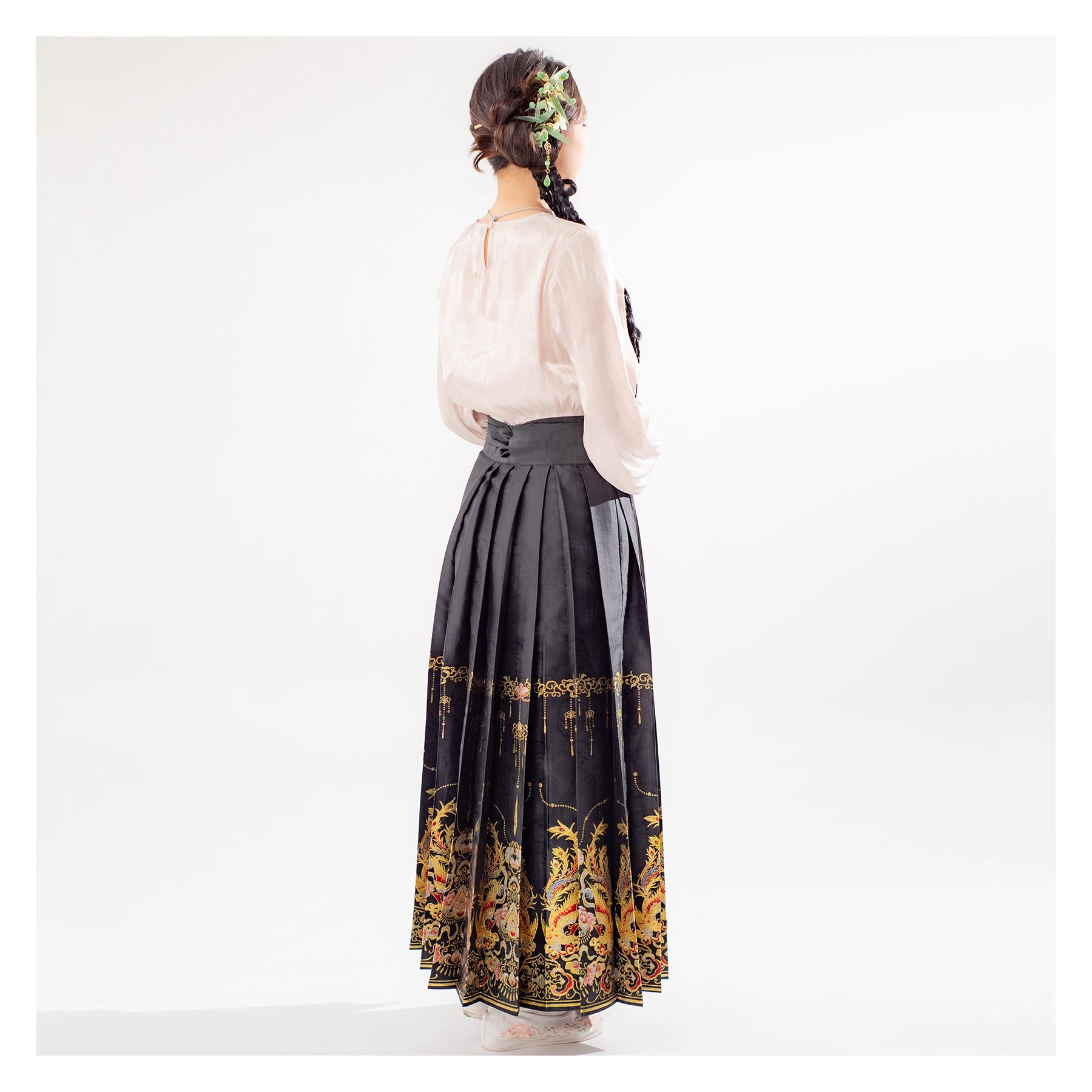 馬面裙,馬面裙租借,中式婚服,中式禮服,宋制婚服,復古婚禮造型,中式婚禮穿搭,中式拍照服,漢服婚禮,中式婚紗攝影,古風婚禮,馬面裙推薦