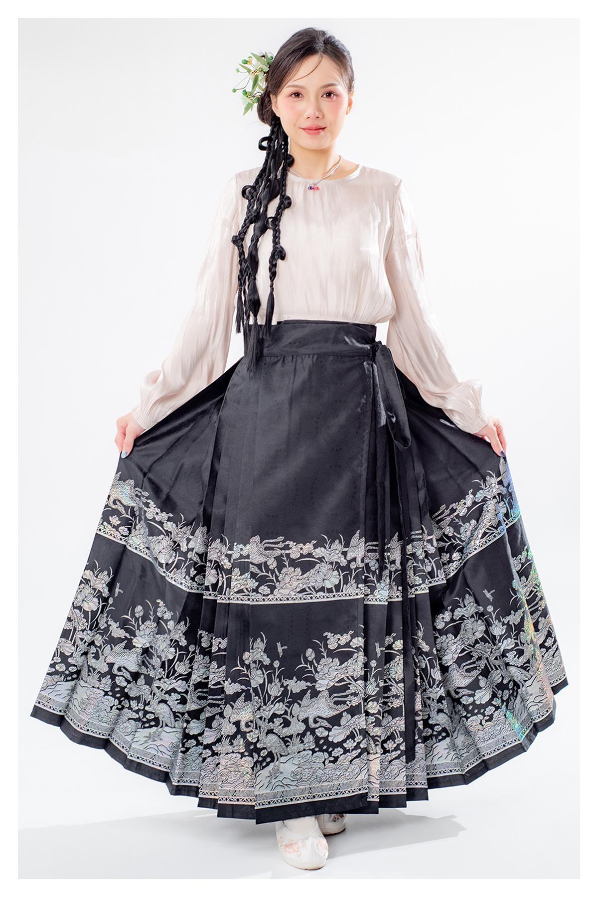 馬面裙,馬面裙租借,中式婚服,中式禮服,宋制婚服,復古婚禮造型,中式婚禮穿搭,中式拍照服,漢服婚禮,中式婚紗攝影,古風婚禮,馬面裙推薦