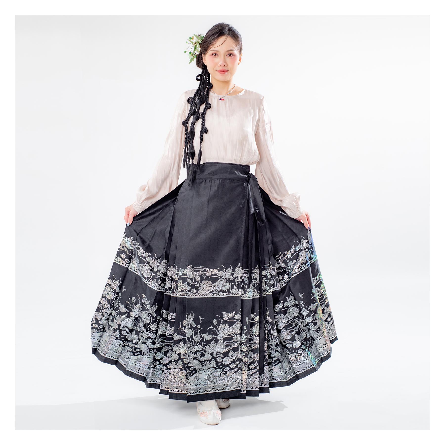 馬面裙,馬面裙租借,中式婚服,中式禮服,宋制婚服,復古婚禮造型,中式婚禮穿搭,中式拍照服,漢服婚禮,中式婚紗攝影,古風婚禮,馬面裙推薦