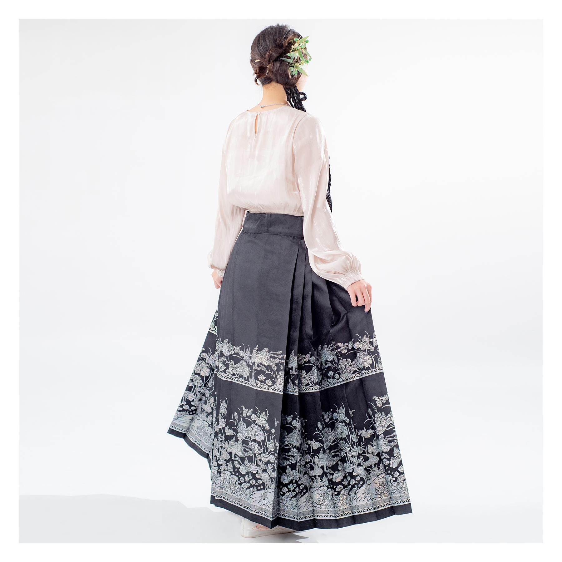 馬面裙,馬面裙租借,中式婚服,中式禮服,宋制婚服,復古婚禮造型,中式婚禮穿搭,中式拍照服,漢服婚禮,中式婚紗攝影,古風婚禮,馬面裙推薦