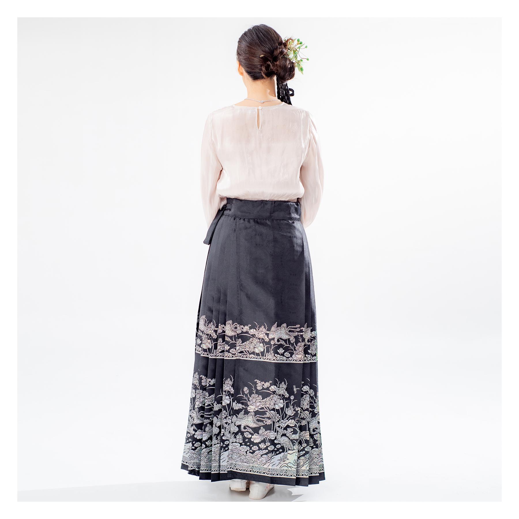 馬面裙,馬面裙租借,中式婚服,中式禮服,宋制婚服,復古婚禮造型,中式婚禮穿搭,中式拍照服,漢服婚禮,中式婚紗攝影,古風婚禮,馬面裙推薦