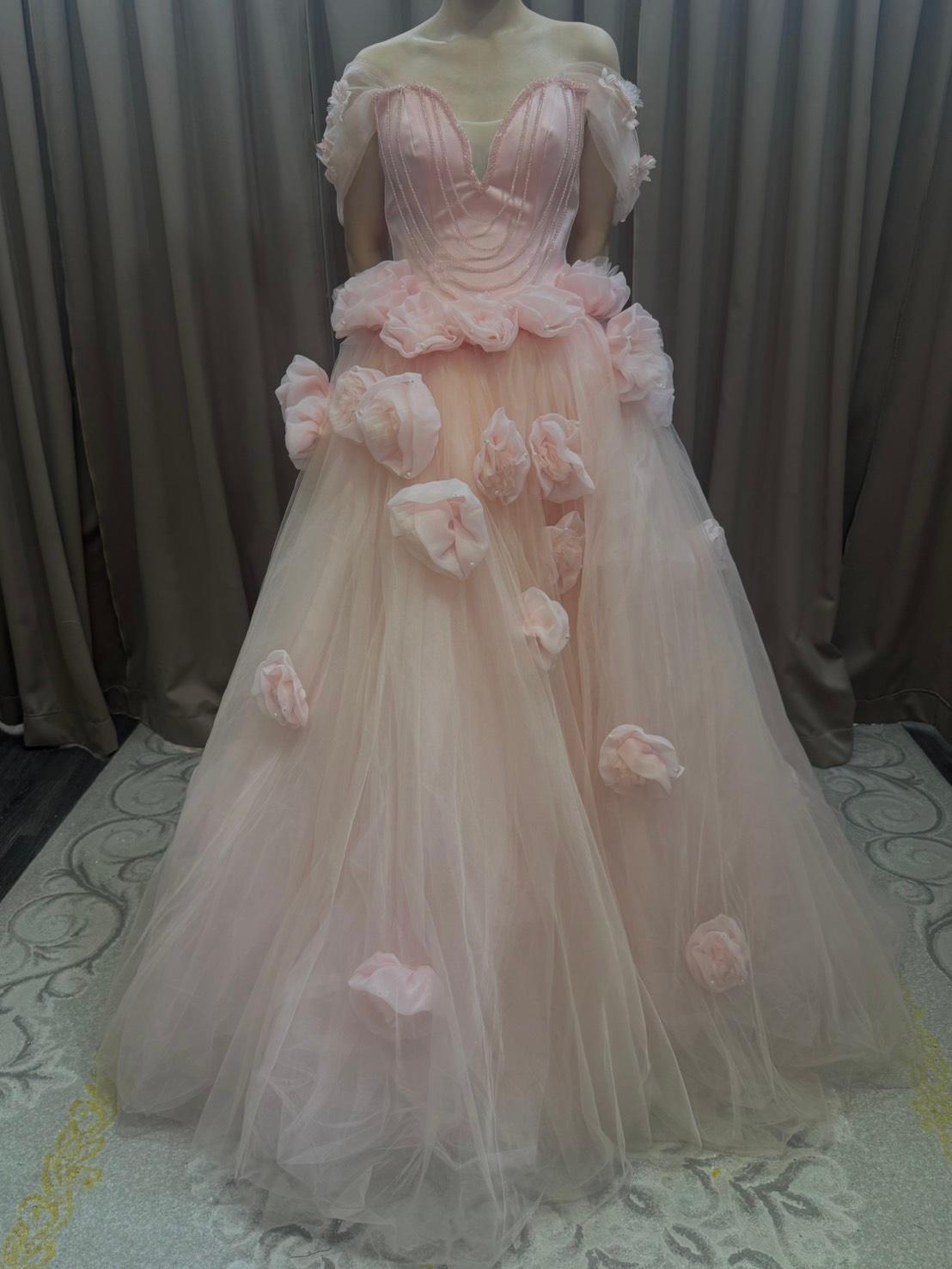 拍照禮服,宴客禮服,晚宴禮服,宴會禮服,禮服租借,禮服款式,晚禮服,禮服出租,禮服洋裝,禮服婚紗,禮服推薦